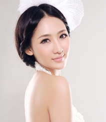 田子琳演绎黑与白的纯美经典写真组图1