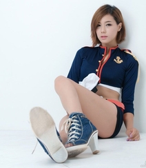 韩国美模《金荷律》紧身制服装图片组图10