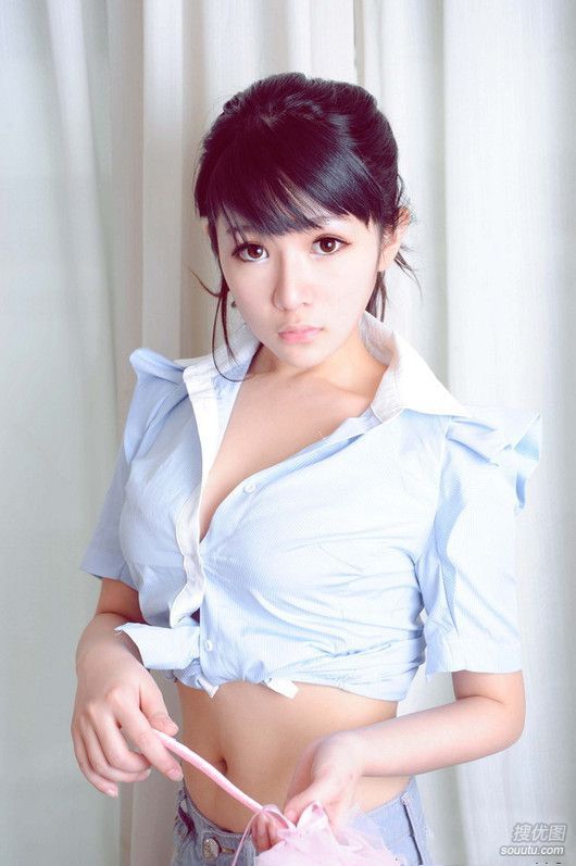 青春涌动 “童颜巨乳”刁扬写真套图5