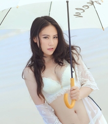 秀人模特海边木栈道清凉写真组图4