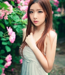 花间-清纯女生花间唯美图片组图1