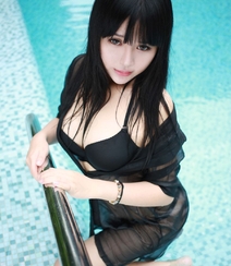 泳池美女-性感黑纱内衣美少女泳池图片组图5