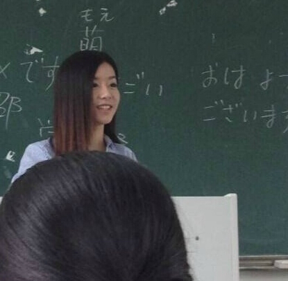 西南财经大学日语美女教师图片3