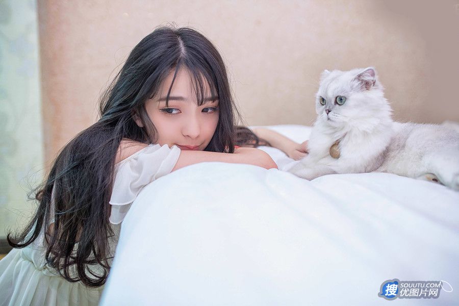 闺房中的清纯美少女和猫 唯美高清图片17p套图7