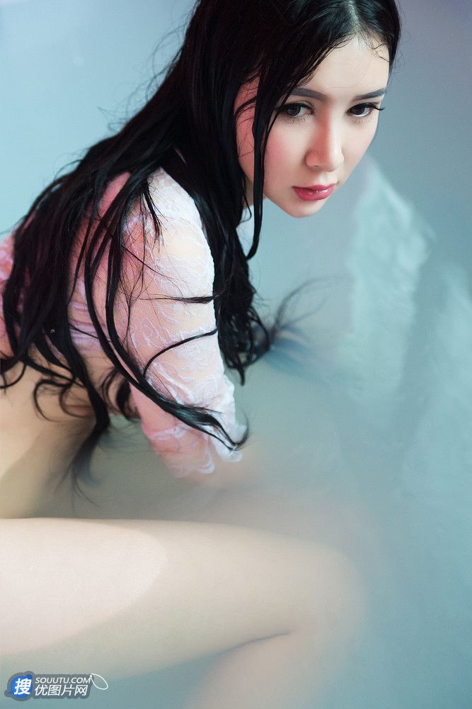 朦胧美-浴池里性感的湿身女人-美女顾欣怡写真图片