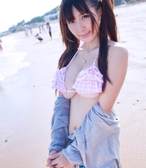 巨乳美少女莫晓茜 牛仔短裤比基尼海边沙滩写真组图12