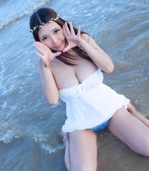 超巨乳美女莫晓茜海边逐浪写真~如海潮般汹涌的身材组图14