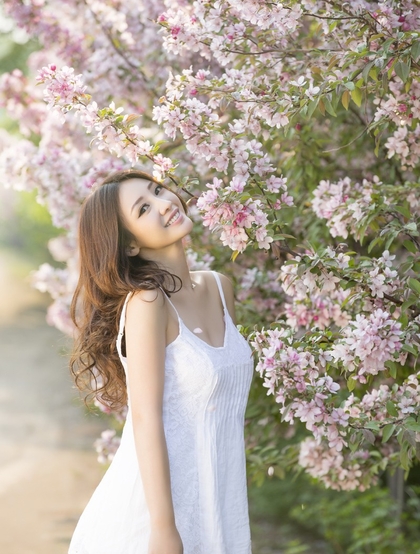 丰满性感女星柳岩精选高清写真图片