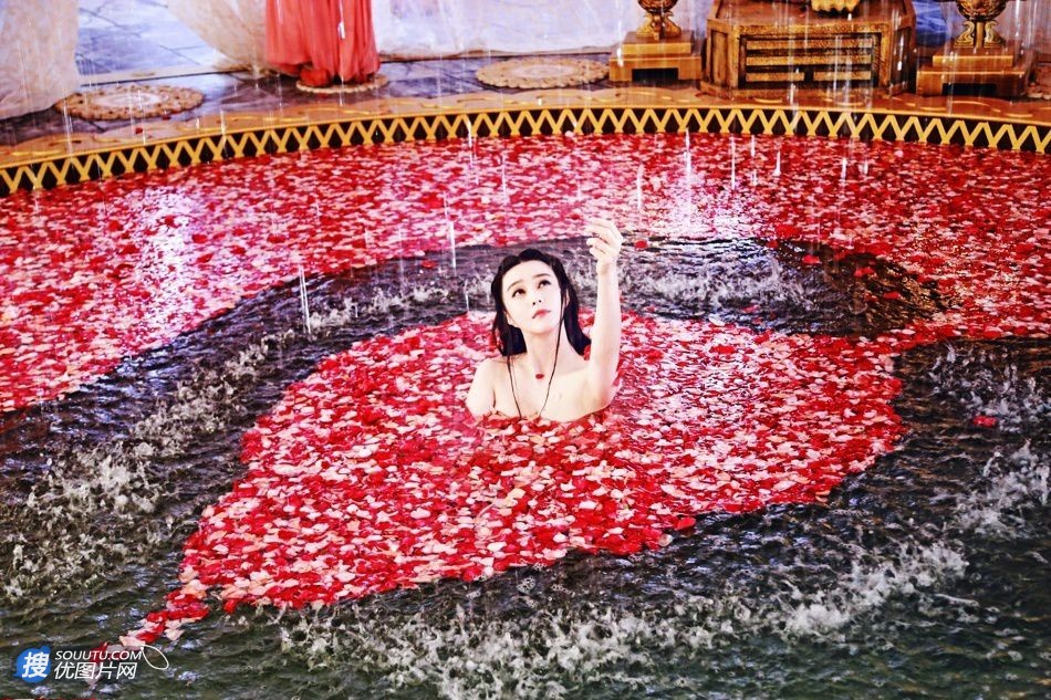范冰冰《武则天》爆最新鸳鸯浴剧照-红花满池遍地香图片