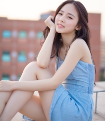 秀发如虹，秀雅绝俗-天台上的清纯轻灵美女写真组图2