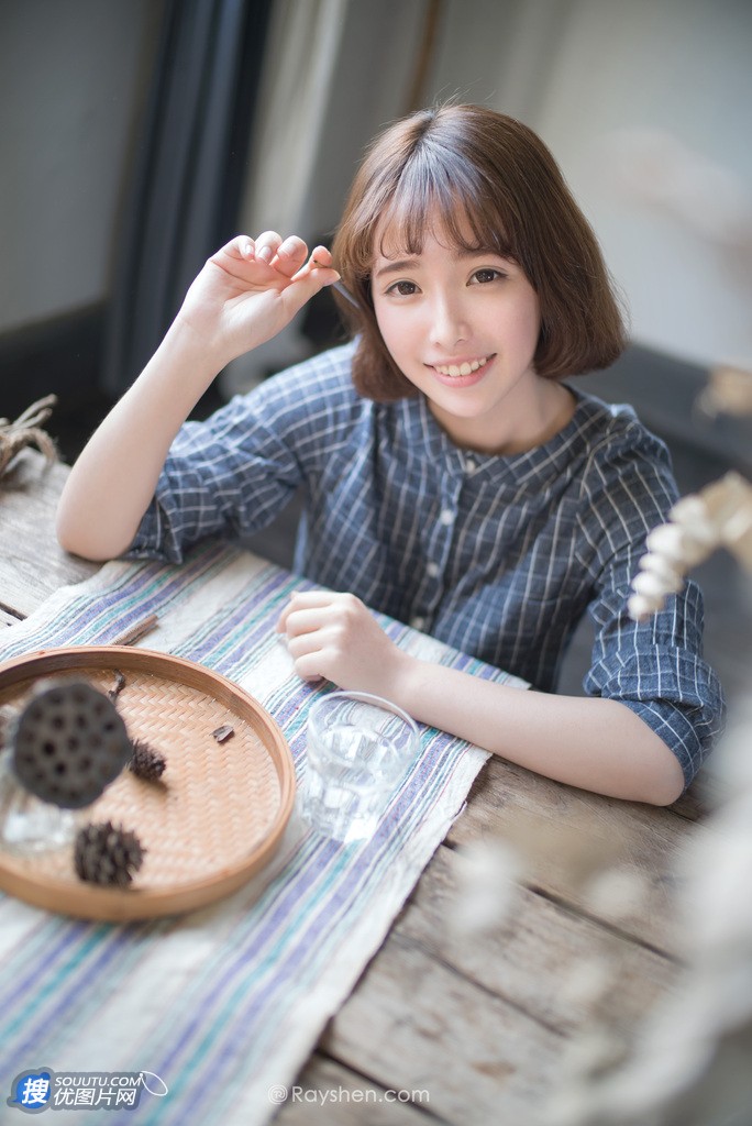 清纯短发性感亚洲女孩怀旧写真-邻家女孩初长成图片