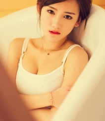 美女李玉洁Daisy性感紧身内衣私房写真组图3