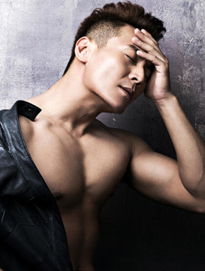 魅力型男刘冠翔俊朗时尚写真-展肌肉秀身材