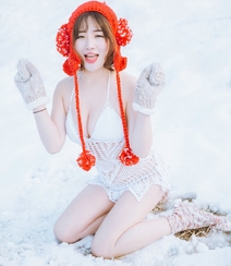 雪地里的养眼美模徐cake 唯美户外内衣写真美图组图25