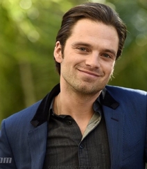 西装帅哥塞巴斯蒂安-斯坦（Sebastian Stan）写真组图6