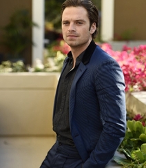 西装帅哥塞巴斯蒂安-斯坦（Sebastian Stan）写真组图8