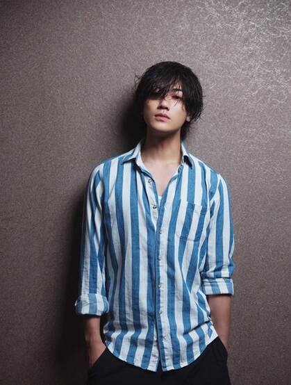 男演员、歌手赤西仁（Akanishi Jin）忧郁写真图片