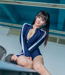 巨乳美少女阿乖Kiddo紧身制服高清写真图集组图10