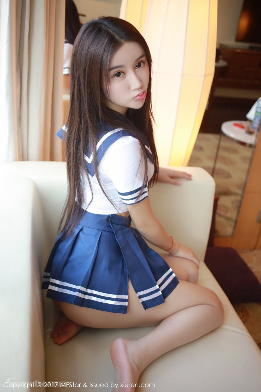 甜甜的小酒窝~性感可爱美女程程CC高清学生装制服写真套图2