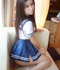 甜甜的小酒窝~性感可爱美女程程CC高清学生装制服写真组图2