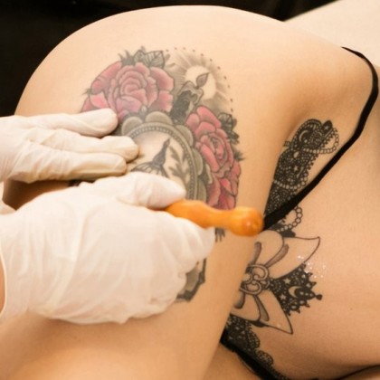 大腿上的牡丹和鸟笼图案，美女欣杨Kitty性感纹身图案写真