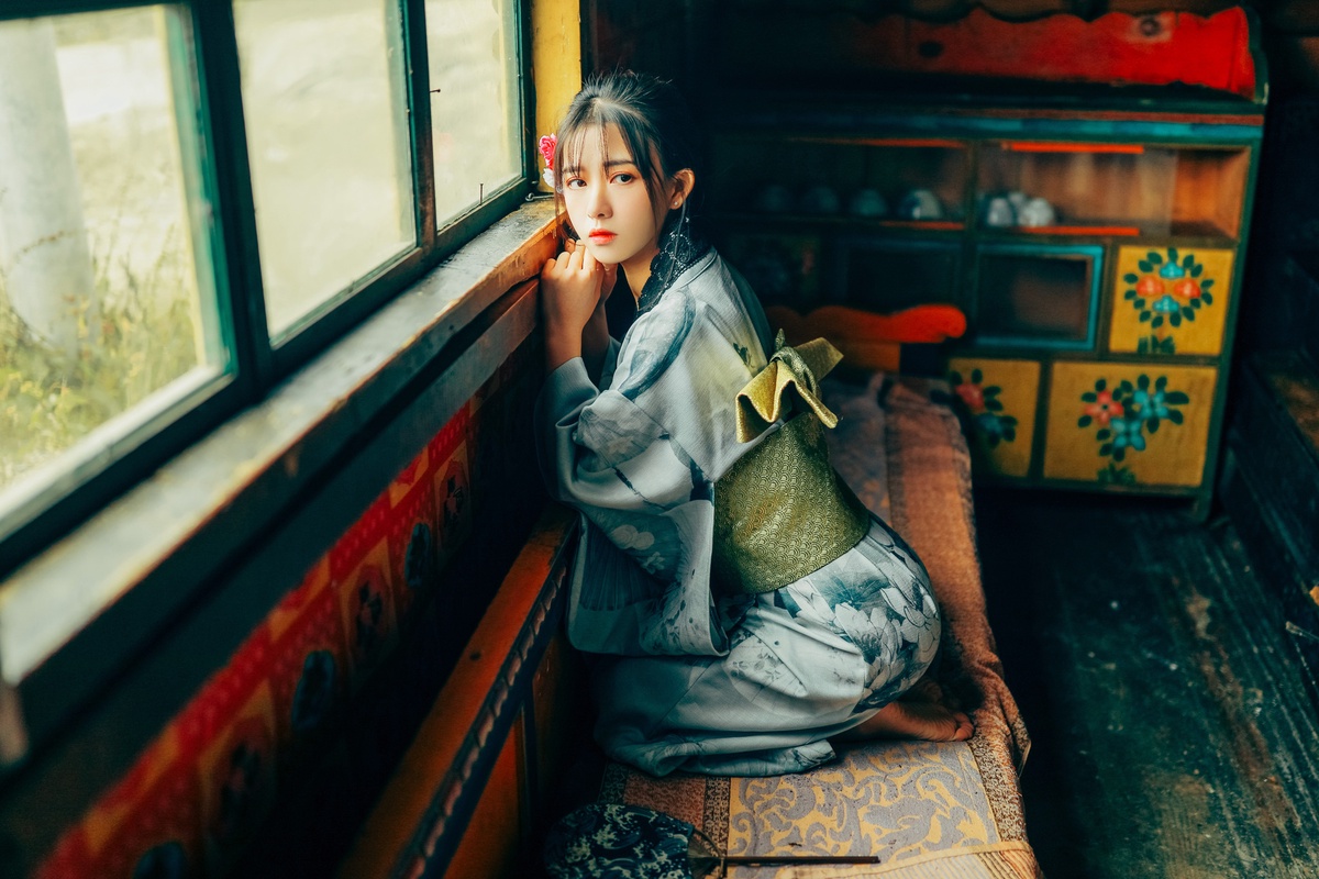 色彩浓郁，油画般的感觉，唯美少女和服私房摄影写真图片