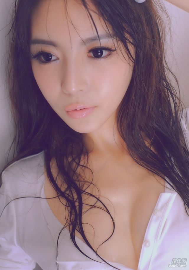 气质型长发美女性感汗湿满身私房写真美图套图1