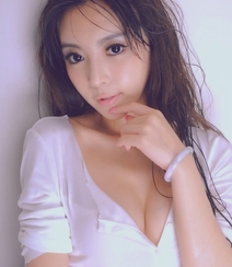 气质型长发美女性感汗湿满身私房写真美图组图2