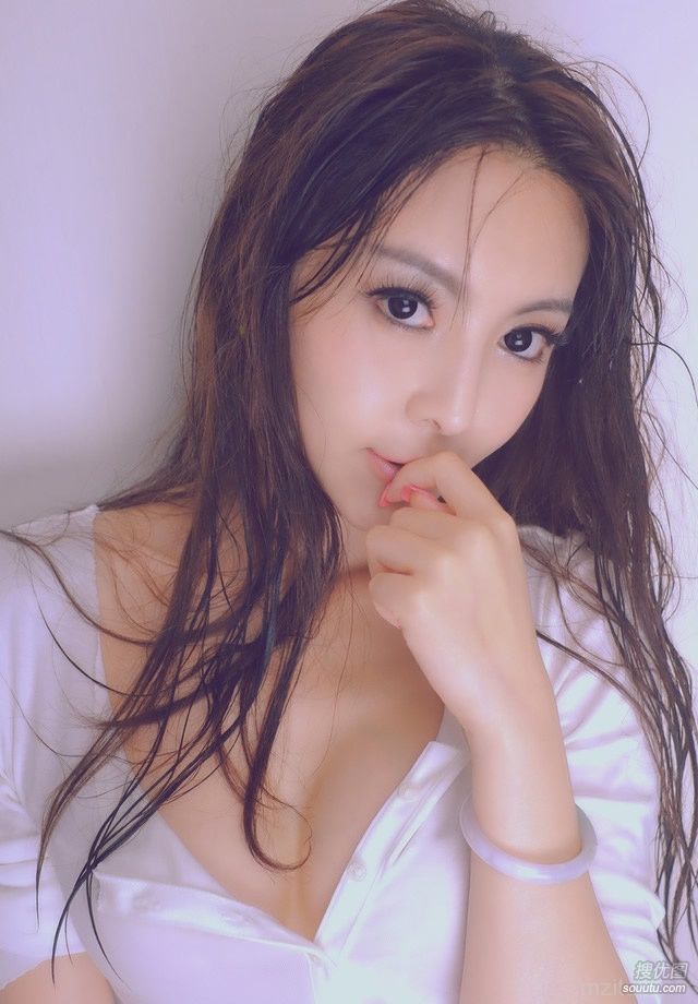 气质型长发美女性感汗湿满身私房写真美图套图5