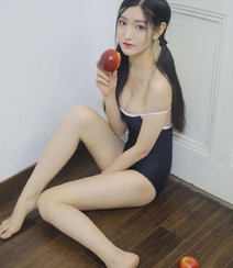 白皙好看的美背美女沈梦瑶吊带连衣裙系列唯美写真组图15