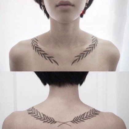 女生锁骨与颈部简单个性唯美树枝小图案纹身