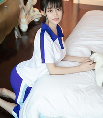 清新可爱齐刘海发型美女Sarah学生制服装好看写真组图1