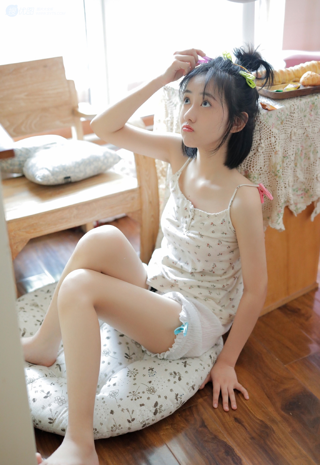 爱吃零食的短裤长腿萝莉美少女性感个人写真图片套图5