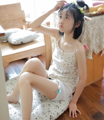 爱吃零食的短裤长腿萝莉美少女性感个人写真图片组图5