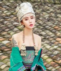 苗族美女爱丽莎山村山寨性感少数名族风写真图片组图7