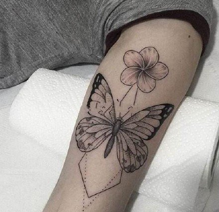 男生手臂手腕上的昆虫、蝴蝶、动物等纹身小图案欣赏图片