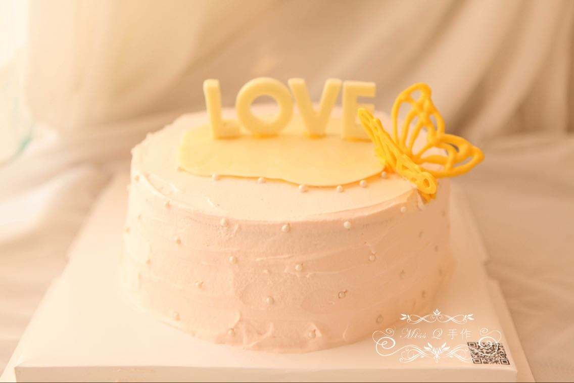 生日蛋糕图片，充满爱心带love字样的美味蛋糕图片图片
