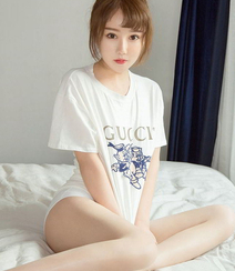 性感极品白皙丸子头美女夏瑶T恤内衣显美腿写真图片