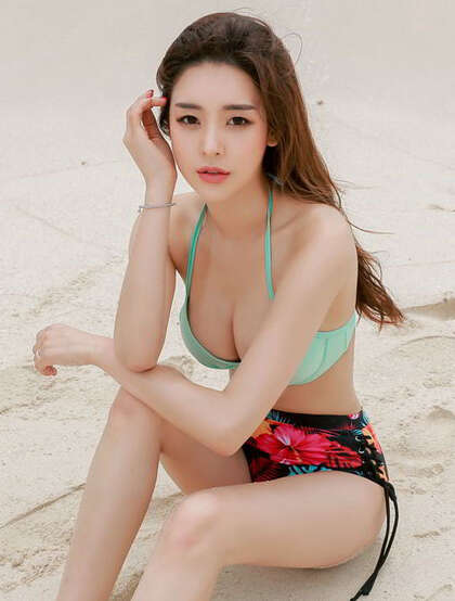 韩国极品美女朴多贤海边沙滩比基尼性感诱人写真