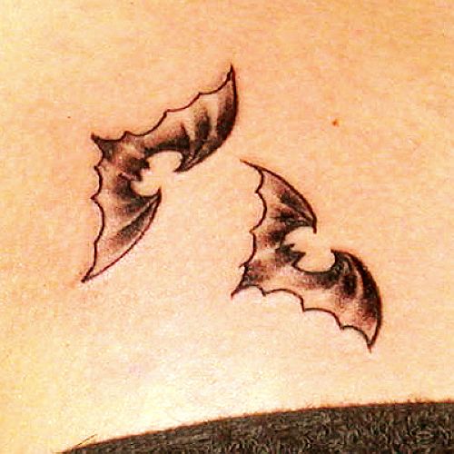 一对小蝙蝠情侣纹身小图案图片