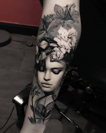 有想过把喜欢的人纹在手上吗？手臂上的欧美女人像大纹身图集图片