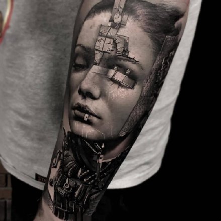 有想过把喜欢的人纹在手上吗？手臂上的欧美女人像大纹身图集图片