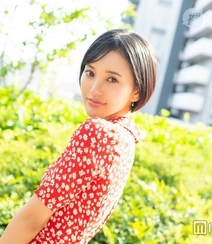 日本女星儿玉遥红色碎花连衣裙短发柔美迷人写真图片组图2