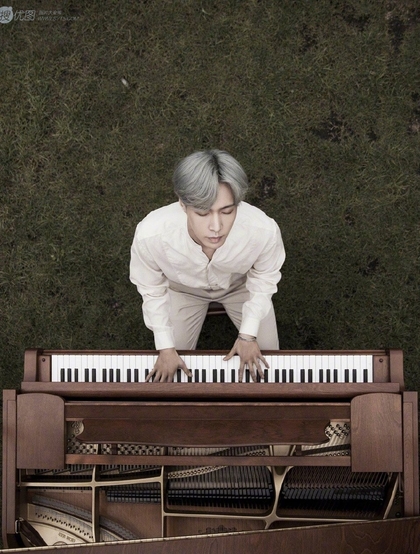 张艺兴酷帅银白发型打造新歌《我不好》MV森系造型写真图片
