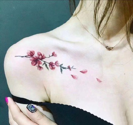 清新淡雅的花卉，花朵，字母等女生肩部锁骨等纹身图案图片