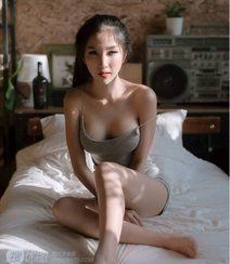 灰色背心短裤丰满亚裔美女可爱俏皮性感私房写真照组图6