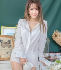 宽大白衬衫和女神很配，极品美女小九性感私房写真美图组图6