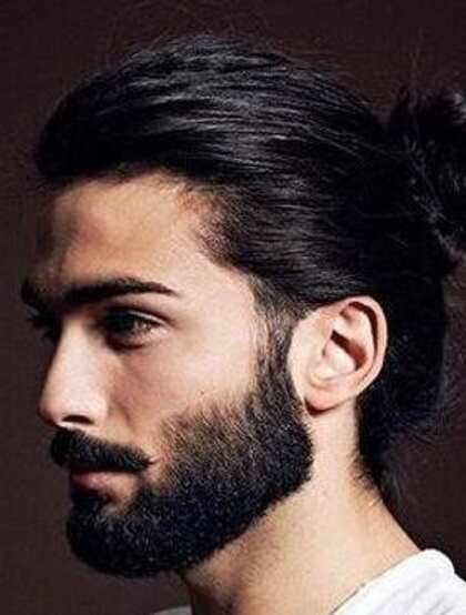 男生丸子头发型图片，帅气又减龄的欧美男人丸子头发型图
