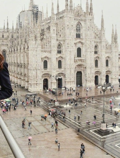 熊黛林意大利米兰旅拍写真，古堡阳台前尽显婀娜身姿