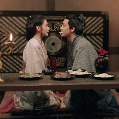 《三国机密》马天宇和宋茜“饺子吻”GIF动态图片